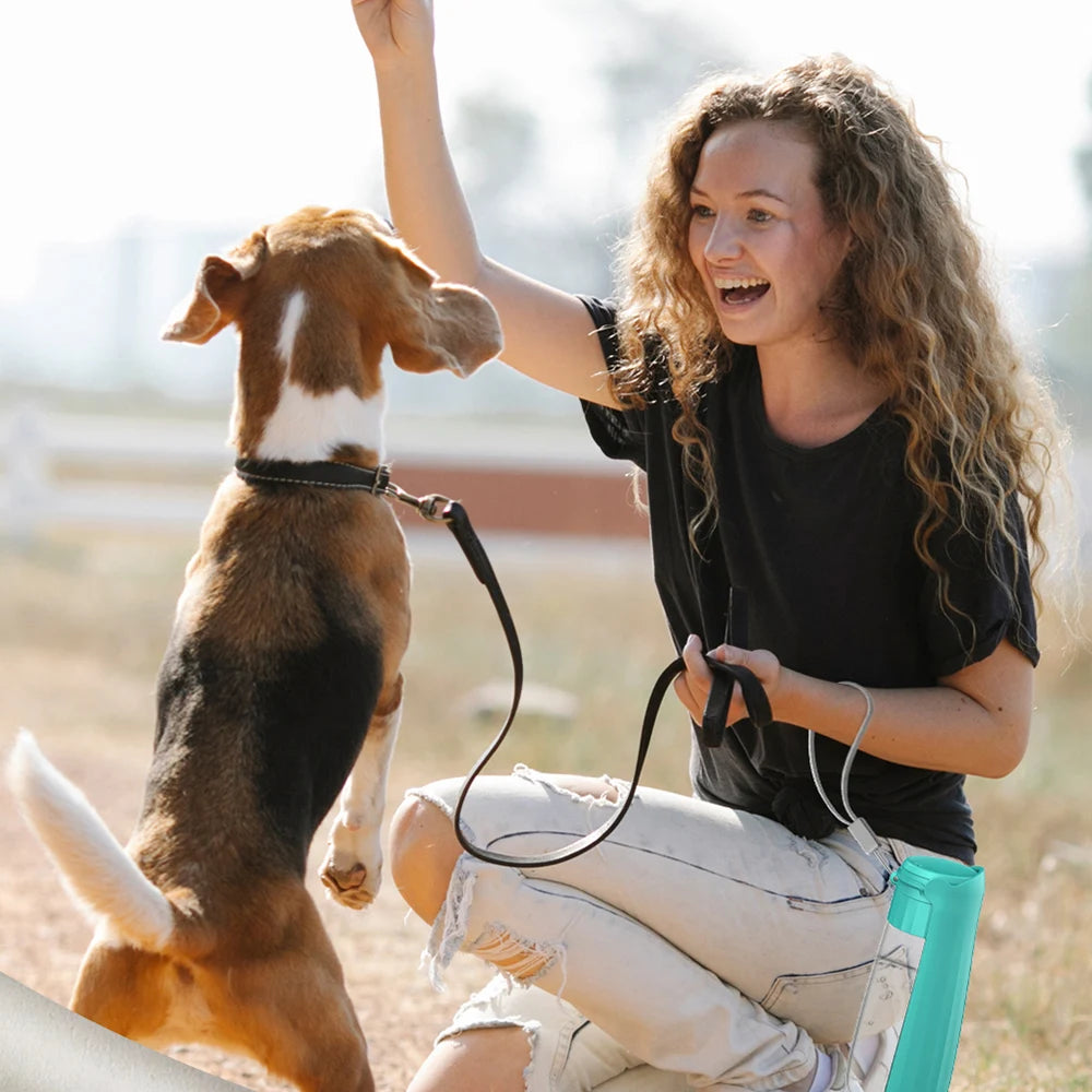 🐶 Portable Dog Water Bottle with Leak-Proof System – Easy Hydration on Any Walk